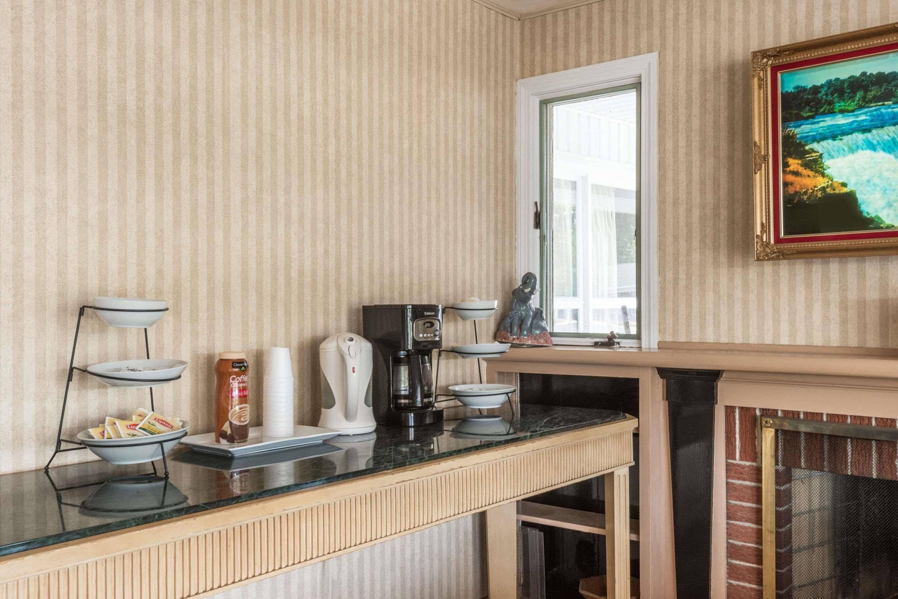 Elite Inn Moosup Экстерьер фото