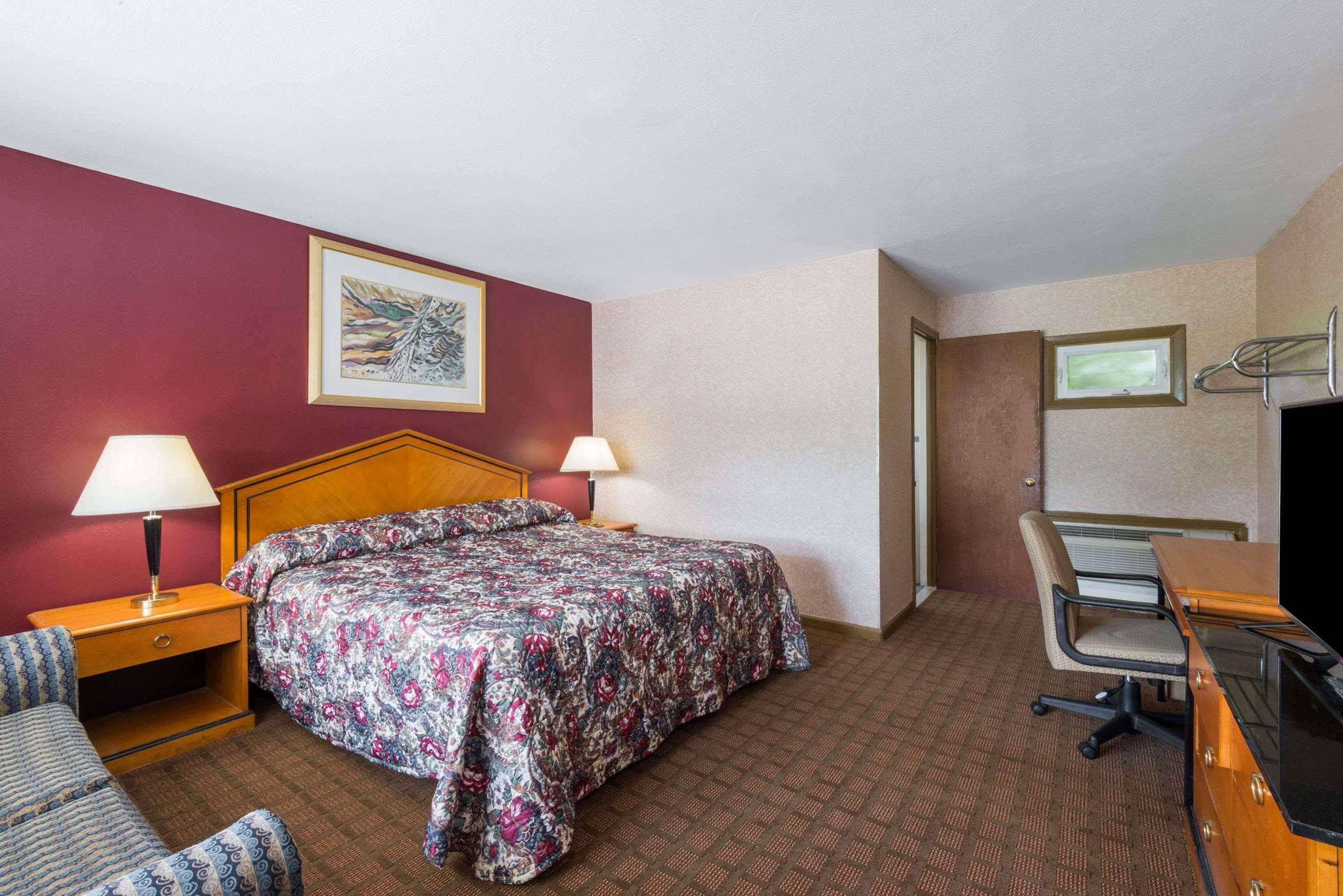 Elite Inn Moosup Экстерьер фото