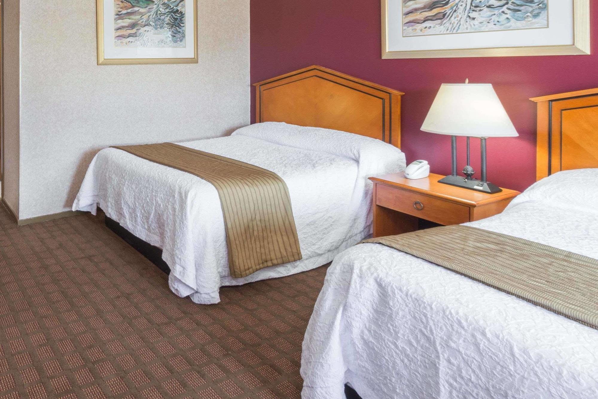 Elite Inn Moosup Экстерьер фото